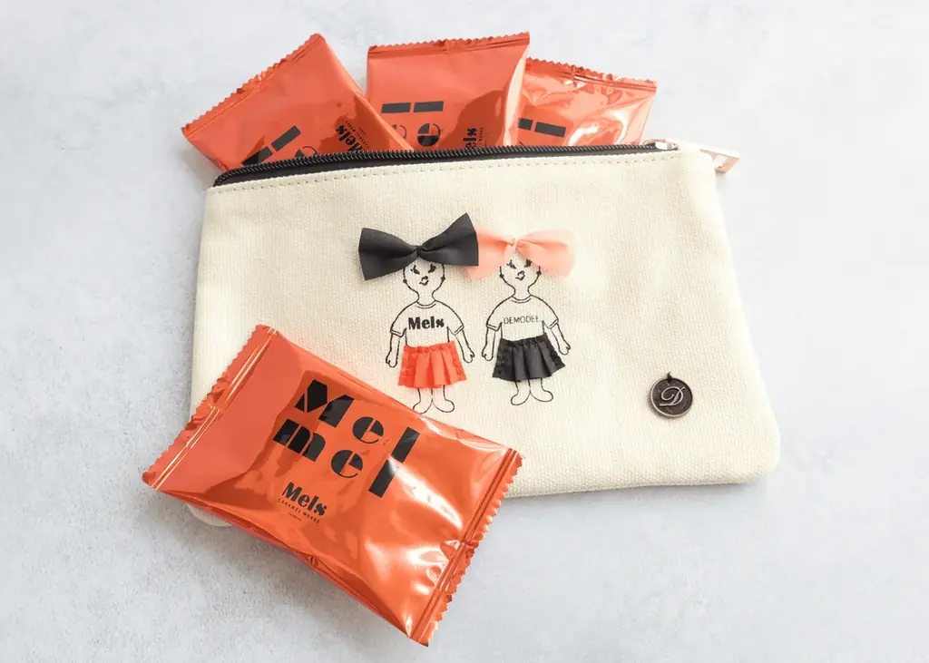 渋谷限定「Mels CARAMELWORKS」× 大阪堀江の人気アパレルブランド「Démodée（デモデ）」 遊び心溢れるコラボポーチと人気商品「Melmel」の限定セットが11/1（土）から新発売！ 画像 2