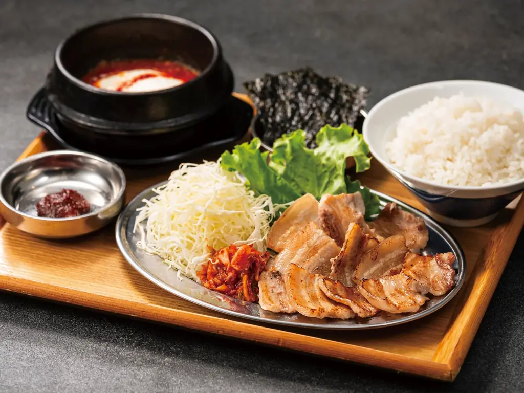 【全部、独り占め】アツアツの旨辛麻婆豆腐と本格焼肉を一度に味わう贅沢定食「中山豆腐店」新グランドメニュー販売開始！ 画像 2