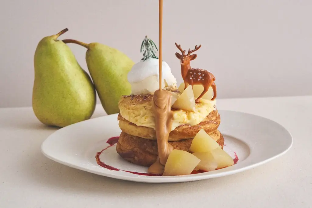 洋なし香るブリュレパンケーキで、冬のはじまりにクリスマスの気配を 画像 1