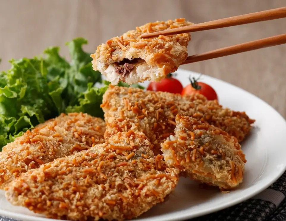 11月3日から7日は「いいさかなの日」ヨシケイ×おやつカンパニーベビースターラーメンを使用したコラボレーションメニューを発売 画像 2