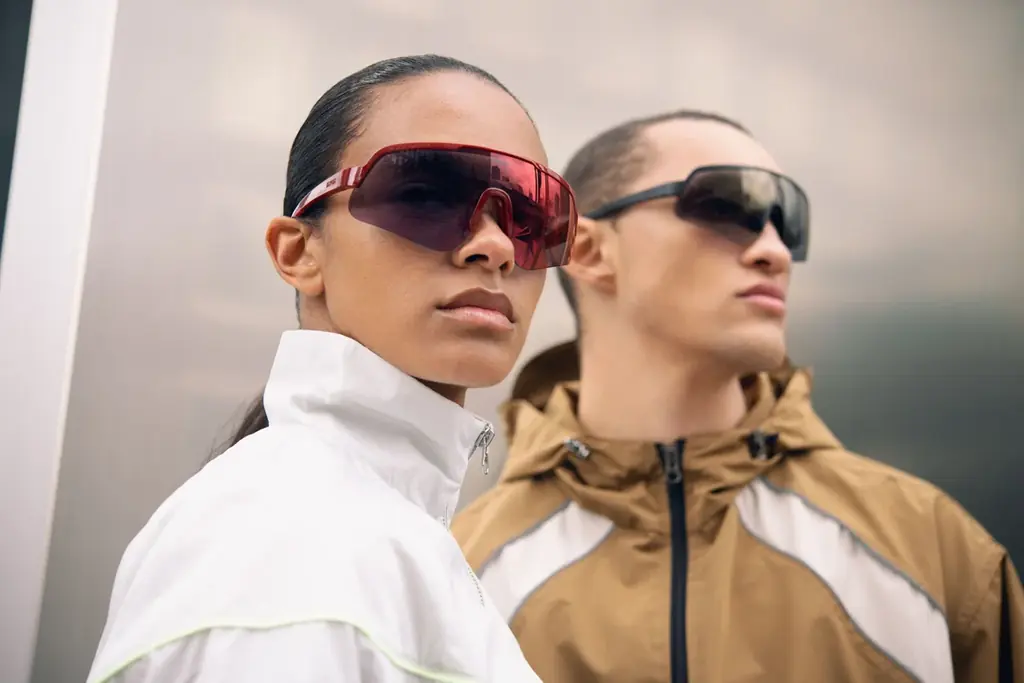 【新発売】パリ発アイウェアブランド「IZIPIZI」（イジピジ）からスポーツコレクション初の調光レンズモデル「FLASH」が登場。 画像 2