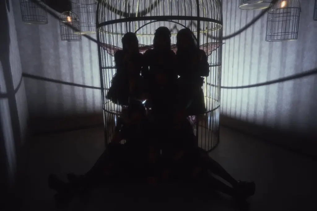 LilyS/ash、ハロウィンビジュアルを解禁！今年のテーマは“ブラックフェアリー” 画像 17