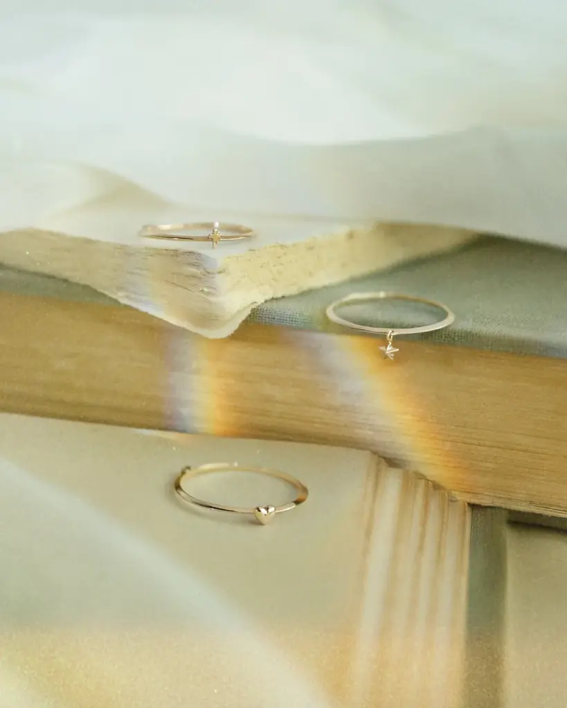 クリスマスギフトにも。e.m. group 3ブランドから「2025 HOLIDAY COLLECTION」が11/1発売。幸運を呼ぶモチーフなどの新作ジュエリー 画像 11