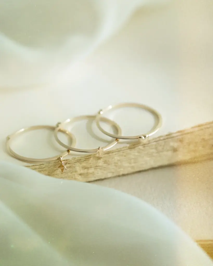 クリスマスギフトにも。e.m. group 3ブランドから「2025 HOLIDAY COLLECTION」が11/1発売。幸運を呼ぶモチーフなどの新作ジュエリー 画像 12