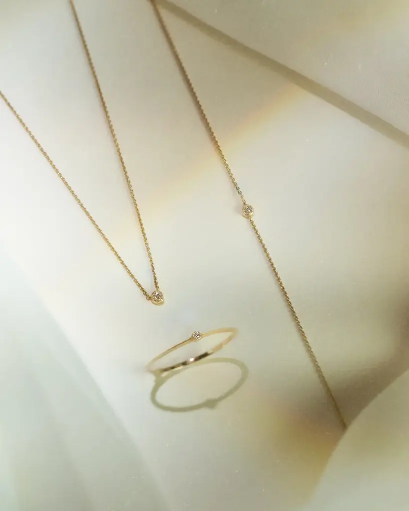 クリスマスギフトにも。e.m. group 3ブランドから「2025 HOLIDAY COLLECTION」が11/1発売。幸運を呼ぶモチーフなどの新作ジュエリー 画像 13