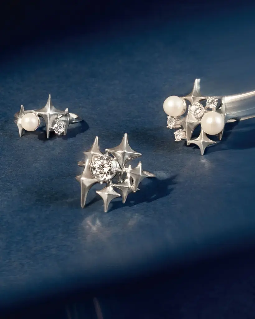 クリスマスギフトにも。e.m. group 3ブランドから「2025 HOLIDAY COLLECTION」が11/1発売。幸運を呼ぶモチーフなどの新作ジュエリー 画像 3