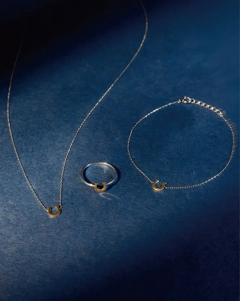 クリスマスギフトにも。e.m. group 3ブランドから「2025 HOLIDAY COLLECTION」が11/1発売。幸運を呼ぶモチーフなどの新作ジュエリー 画像 4