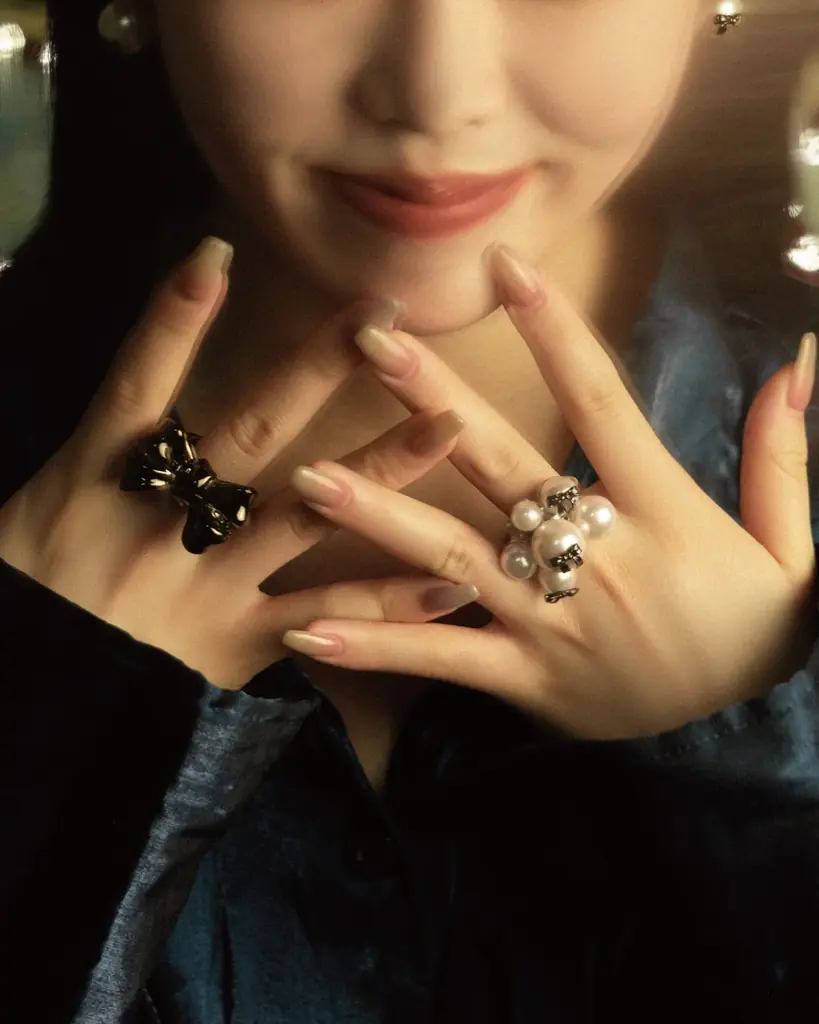 クリスマスギフトにも。e.m. group 3ブランドから「2025 HOLIDAY COLLECTION」が11/1発売。幸運を呼ぶモチーフなどの新作ジュエリー 画像 6