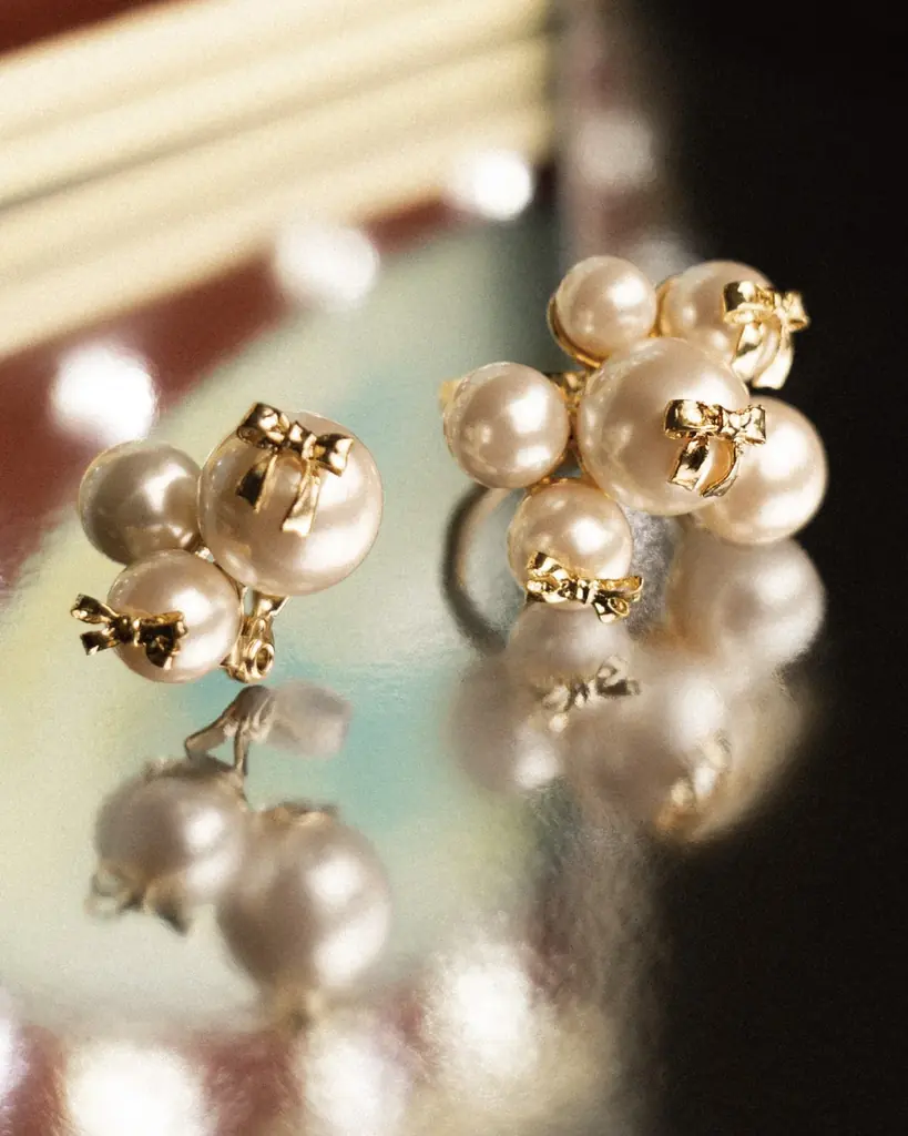 クリスマスギフトにも。e.m. group 3ブランドから「2025 HOLIDAY COLLECTION」が11/1発売。幸運を呼ぶモチーフなどの新作ジュエリー 画像 7