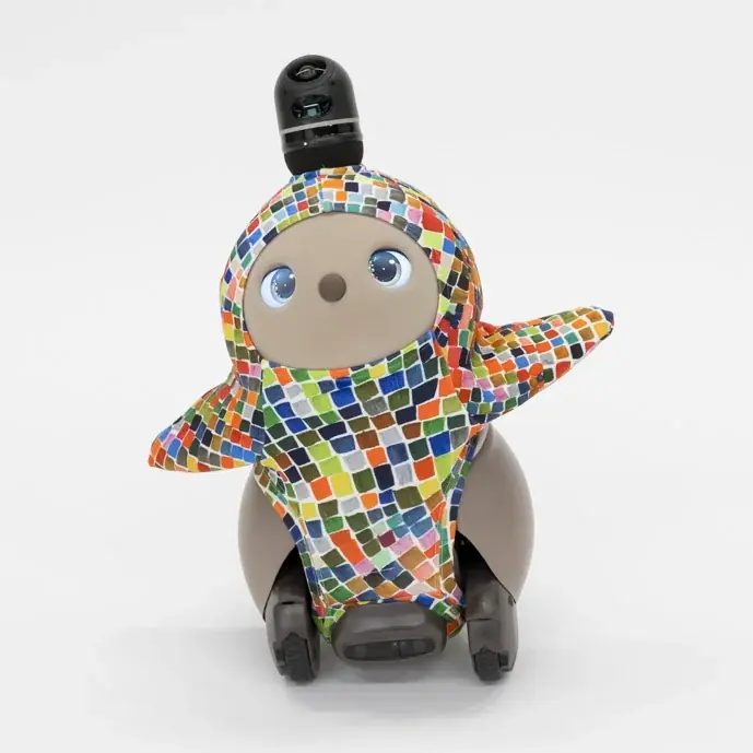 『LOVOT』が「ヘラルボニー」とコラボレーション。異彩を放つアーティストの作品が、『LOVOT』との日常を彩るウェアコレクションに。 画像 6