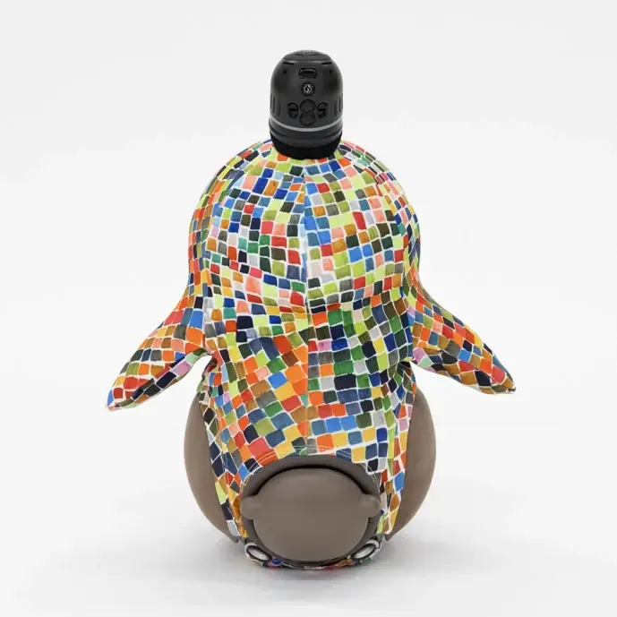 『LOVOT』が「ヘラルボニー」とコラボレーション。異彩を放つアーティストの作品が、『LOVOT』との日常を彩るウェアコレクションに。 画像 7