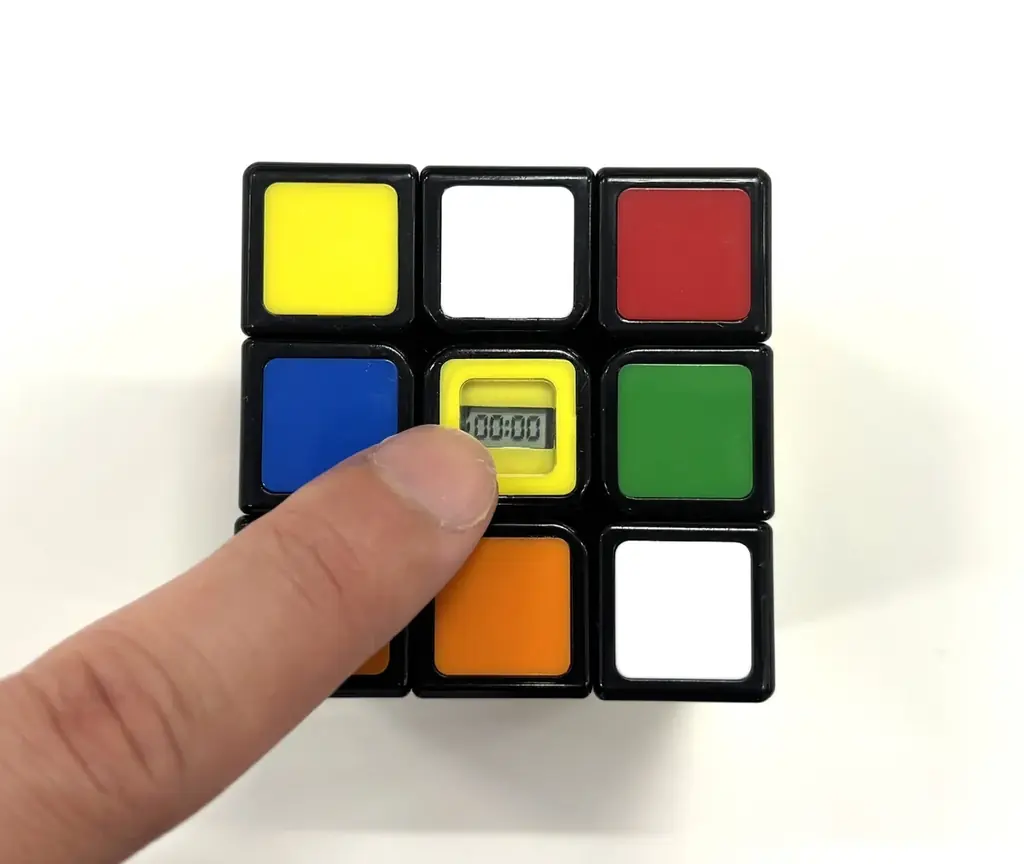 光ると色が出現！？ルービックキューブ史上初の“光るキューブ” 　『ルービックキューブフラッシュ』 画像 11