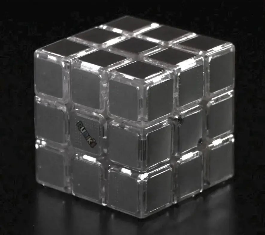 光ると色が出現！？ルービックキューブ史上初の“光るキューブ” 　『ルービックキューブフラッシュ』 画像 3