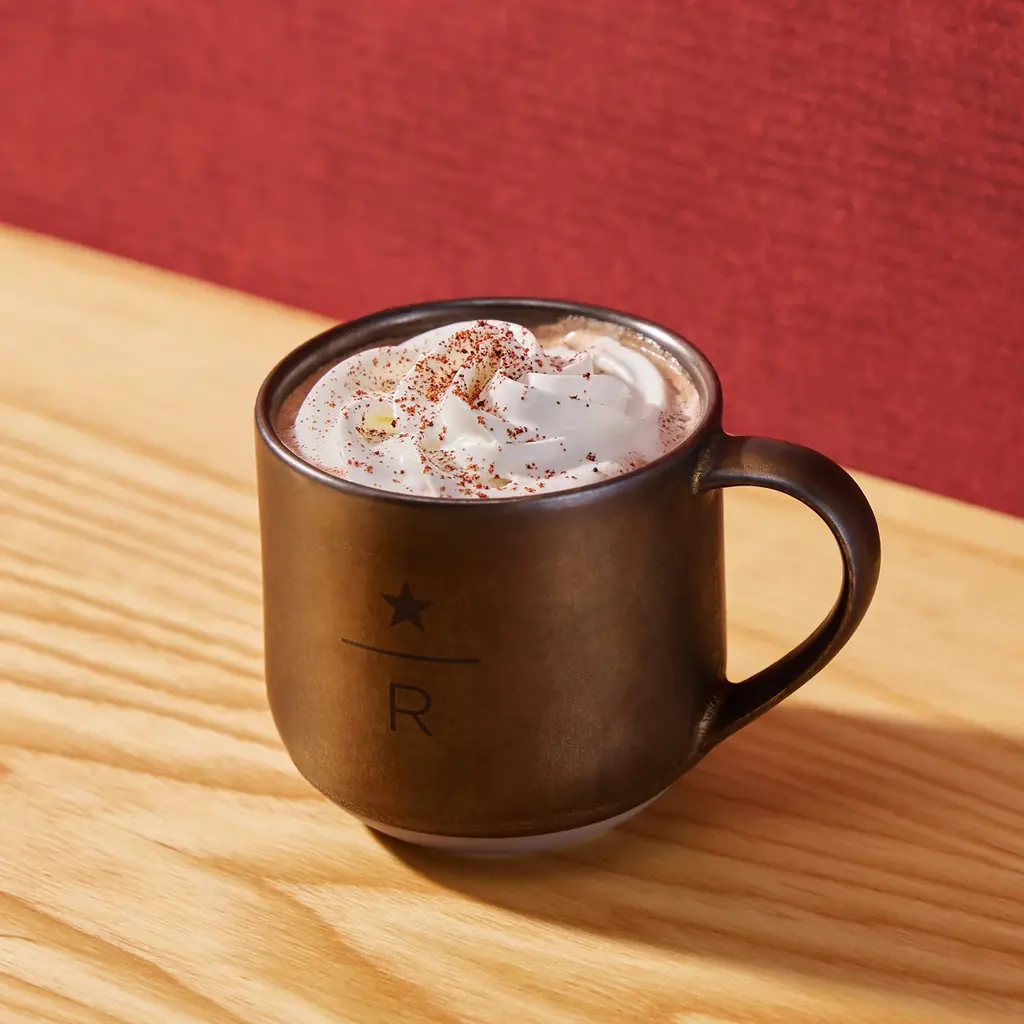 スターバックス リザーブ® ロースタリー 東京のホリデーシーズンが到来！　ドルチェを堪能するように楽しむビバレッジや、ホリデーの贅沢なひとときをカクテルとともに堪能するディナーセットが登場 画像 3