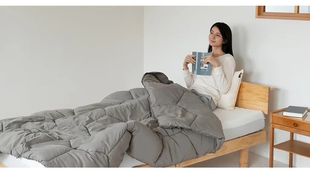 布団に入った瞬間からスピード発熱。熱伝導率の高い炭素繊維「グラフェン」を配合した高機能掛け布団が新発売！寒い季節にぴったりの次世代の掛け布団です。 画像 8