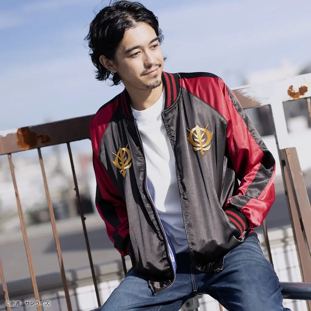 『機動戦士Gundam GQuuuuuuX』より大胆な刺繍デザインが際立つリバーシブル仕様のスカジャンが登場！ 画像 12