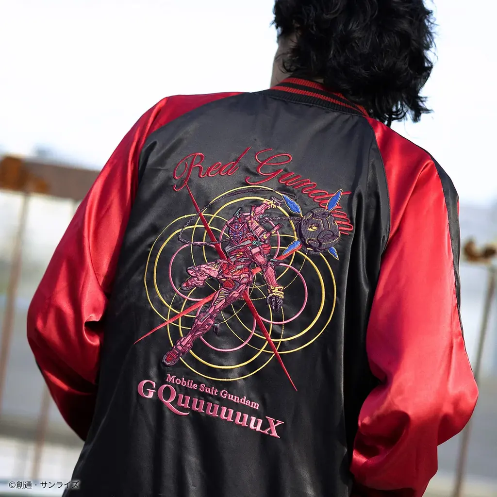 『機動戦士Gundam GQuuuuuuX』より大胆な刺繍デザインが際立つリバーシブル仕様のスカジャンが登場！ 画像 14