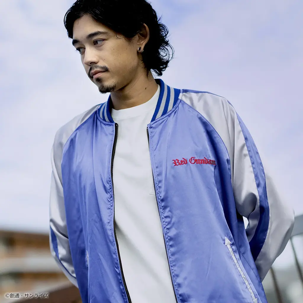 『機動戦士Gundam GQuuuuuuX』より大胆な刺繍デザインが際立つリバーシブル仕様のスカジャンが登場！ 画像 16