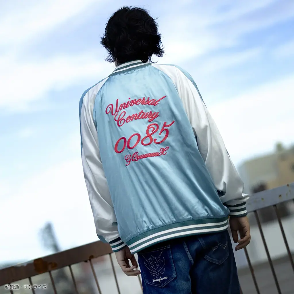 『機動戦士Gundam GQuuuuuuX』より大胆な刺繍デザインが際立つリバーシブル仕様のスカジャンが登場！ 画像 9