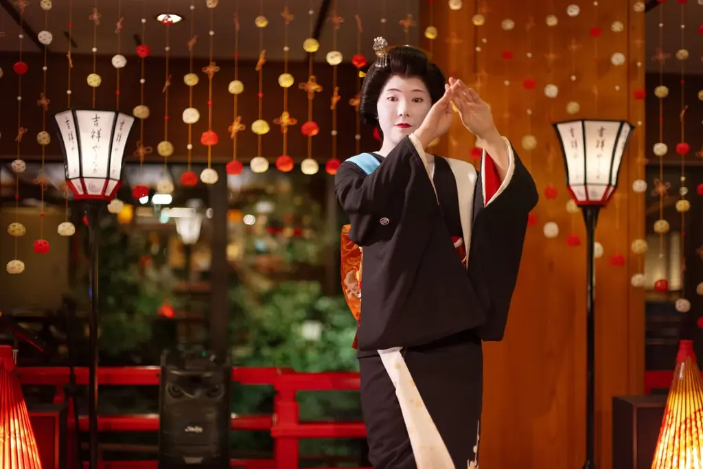 加賀・山中温泉【のどぐろ・能登牛・ズワイ蟹】会席料理と “SAKE BAR べに蔵” で地酒3種の飲み比べ 画像 12