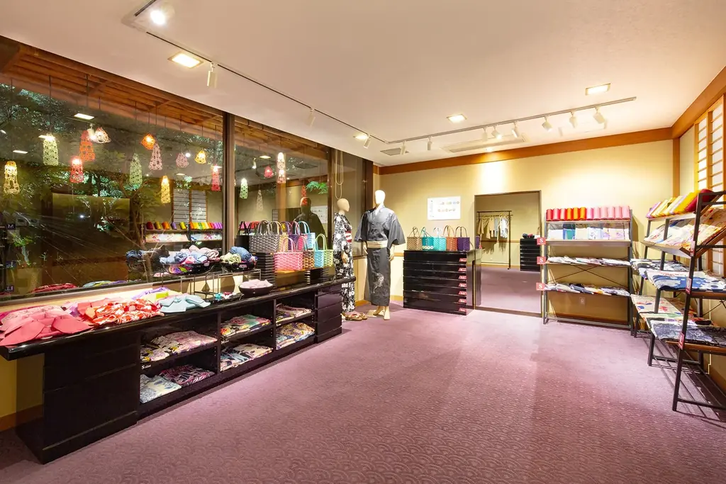 加賀・山中温泉【のどぐろ・能登牛・ズワイ蟹】会席料理と “SAKE BAR べに蔵” で地酒3種の飲み比べ 画像 13