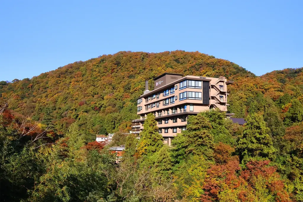 加賀・山中温泉【のどぐろ・能登牛・ズワイ蟹】会席料理と “SAKE BAR べに蔵” で地酒3種の飲み比べ 画像 14