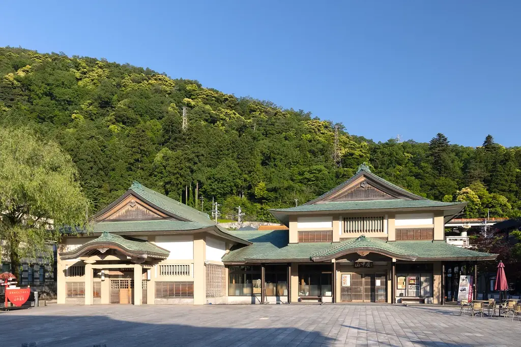 加賀・山中温泉【のどぐろ・能登牛・ズワイ蟹】会席料理と “SAKE BAR べに蔵” で地酒3種の飲み比べ 画像 19