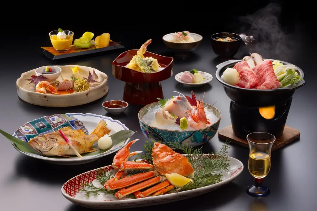 加賀・山中温泉【のどぐろ・能登牛・ズワイ蟹】会席料理と “SAKE BAR べに蔵” で地酒3種の飲み比べ 画像 2