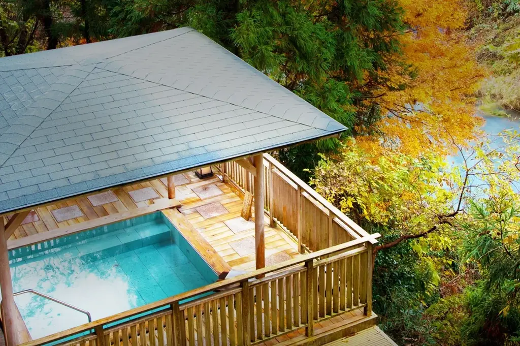 加賀・山中温泉【のどぐろ・能登牛・ズワイ蟹】会席料理と “SAKE BAR べに蔵” で地酒3種の飲み比べ 画像 22