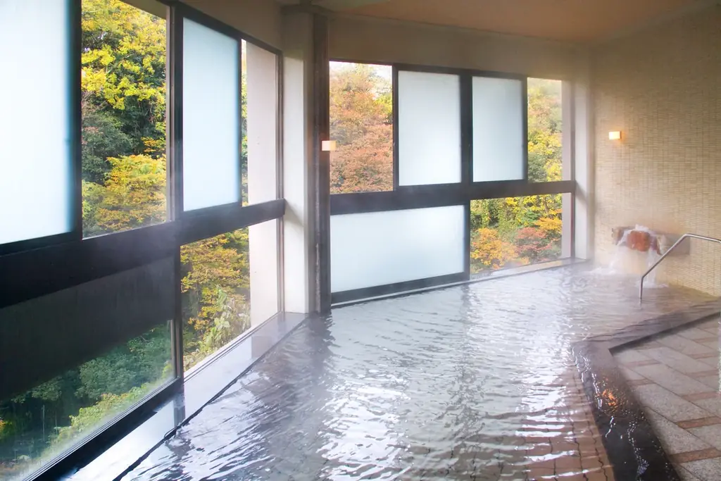 加賀・山中温泉【のどぐろ・能登牛・ズワイ蟹】会席料理と “SAKE BAR べに蔵” で地酒3種の飲み比べ 画像 24