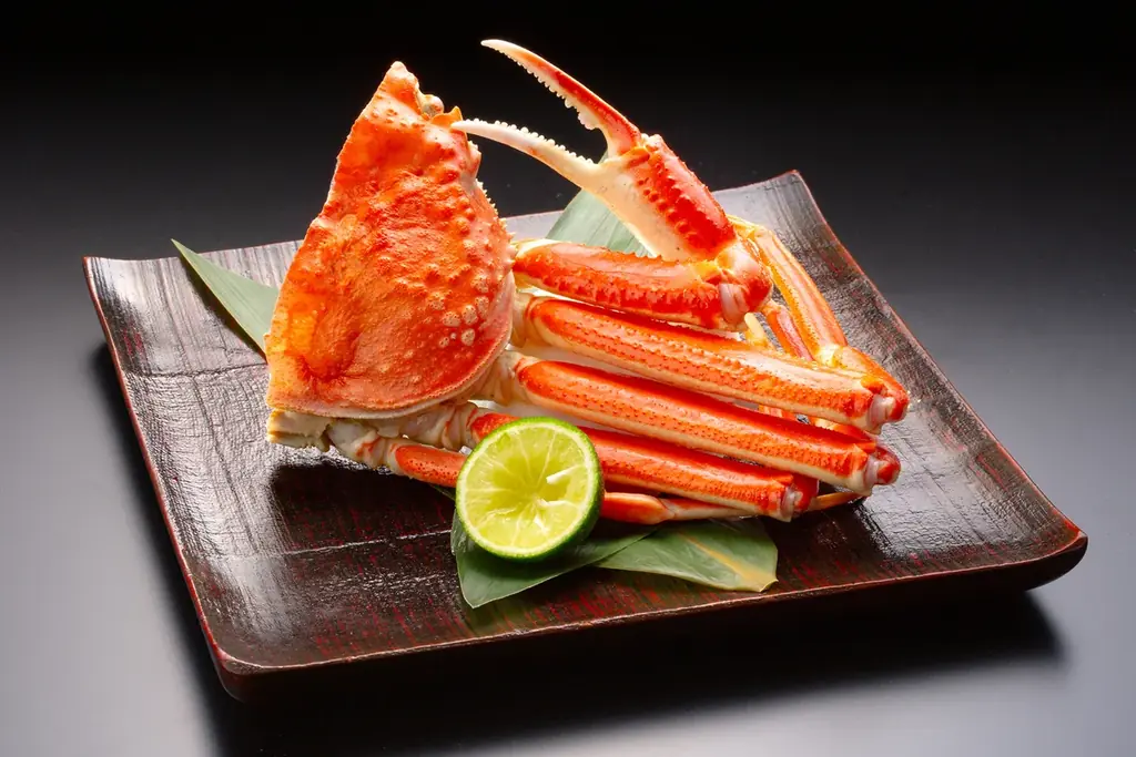 加賀・山中温泉【のどぐろ・能登牛・ズワイ蟹】会席料理と “SAKE BAR べに蔵” で地酒3種の飲み比べ 画像 5