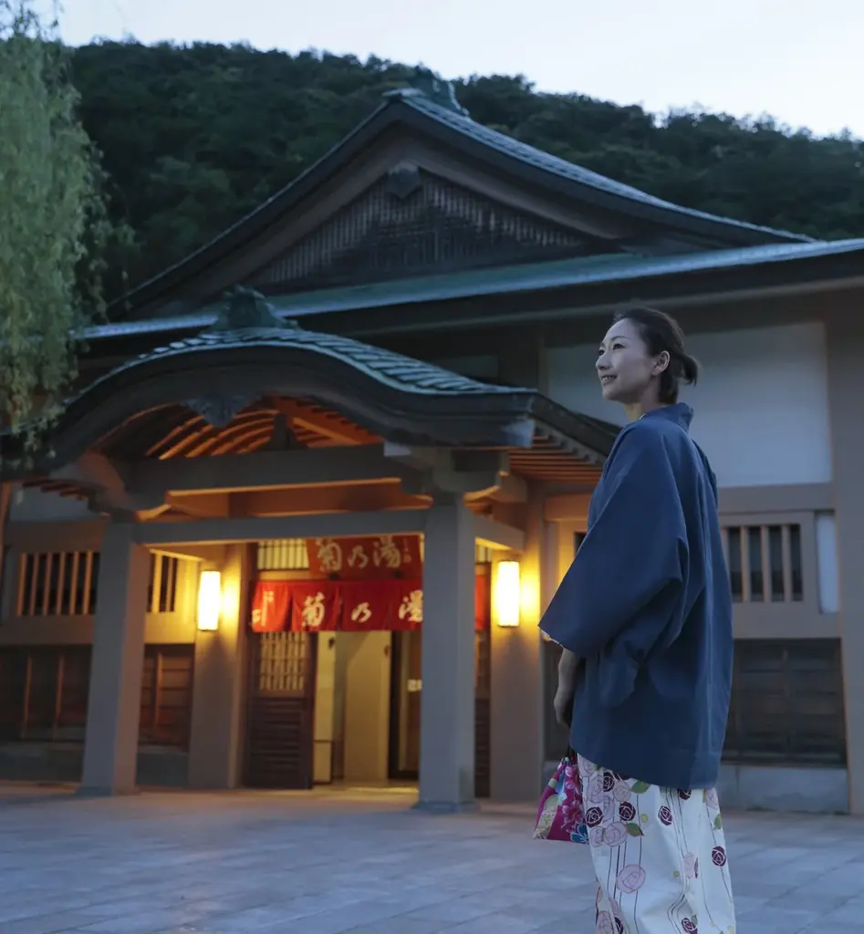 加賀・山中温泉【のどぐろ・能登牛・ズワイ蟹】会席料理と “SAKE BAR べに蔵” で地酒3種の飲み比べ 画像 9