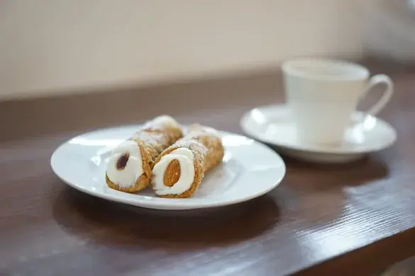 注目を浴びているシチリア伝統菓子店「シチリアーモ」が11月23日に金沢の大人気店「アンゴロカフェ」で出店決定＆限定カンノーリの実演販売。エッセイストのマッシ氏は一日店長も 画像 2