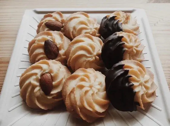 注目を浴びているシチリア伝統菓子店「シチリアーモ」が11月23日に金沢の大人気店「アンゴロカフェ」で出店決定＆限定カンノーリの実演販売。エッセイストのマッシ氏は一日店長も 画像 6