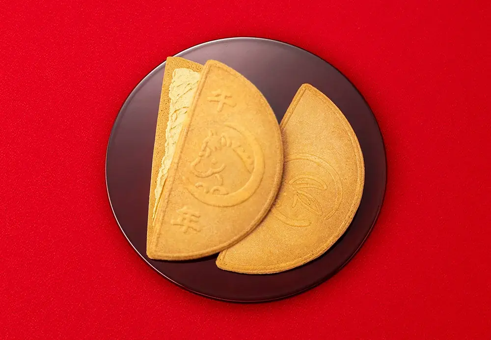 【鎌倉五郎本店】『午年半月』が公式通販で先行予約開始！さらに通販限定”午年福ポーチ”も 画像 2