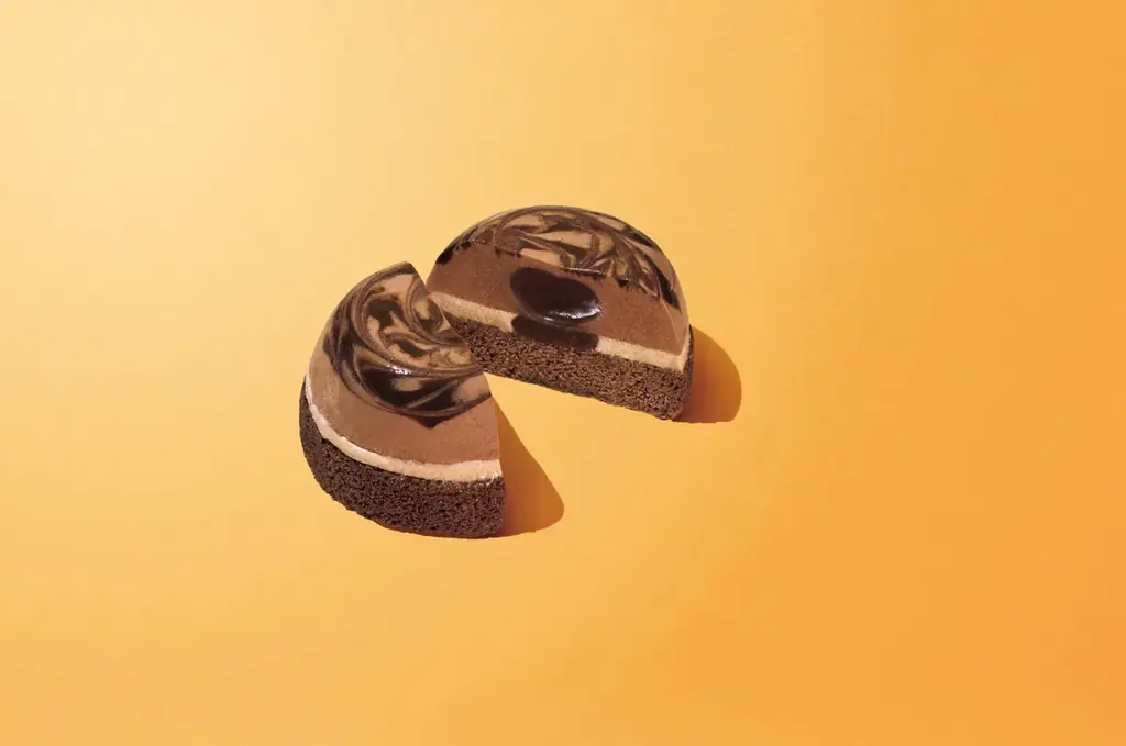 チョコスイーツに思わずうっとり…な リポーターの吉田鋼太郎さんにキャスターの八木莉可子さんがむすっと顔でツッコミ！？「ファミマがチョコだらけ！」新TVCMが10月28日（火）から放映開始 画像 12