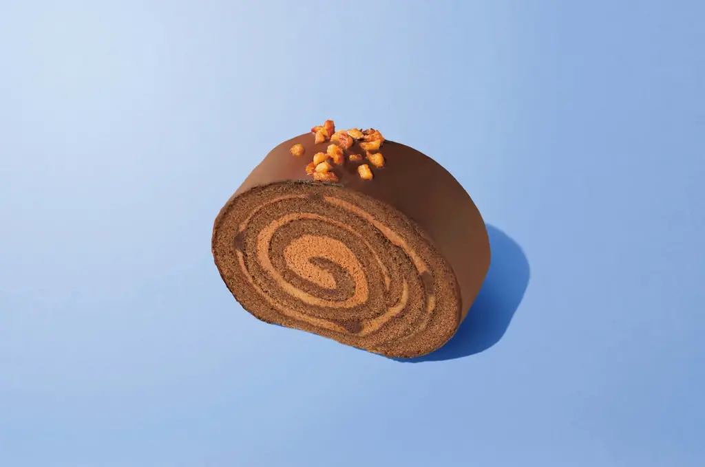 チョコスイーツに思わずうっとり…な リポーターの吉田鋼太郎さんにキャスターの八木莉可子さんがむすっと顔でツッコミ！？「ファミマがチョコだらけ！」新TVCMが10月28日（火）から放映開始 画像 14