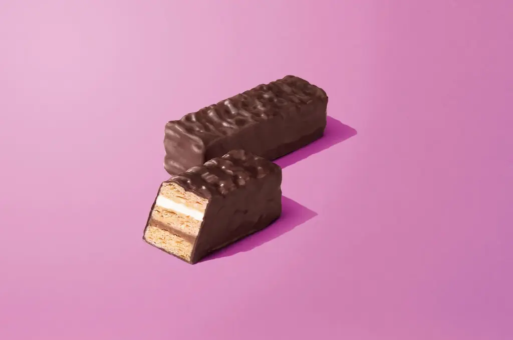 チョコスイーツに思わずうっとり…な リポーターの吉田鋼太郎さんにキャスターの八木莉可子さんがむすっと顔でツッコミ！？「ファミマがチョコだらけ！」新TVCMが10月28日（火）から放映開始 画像 16