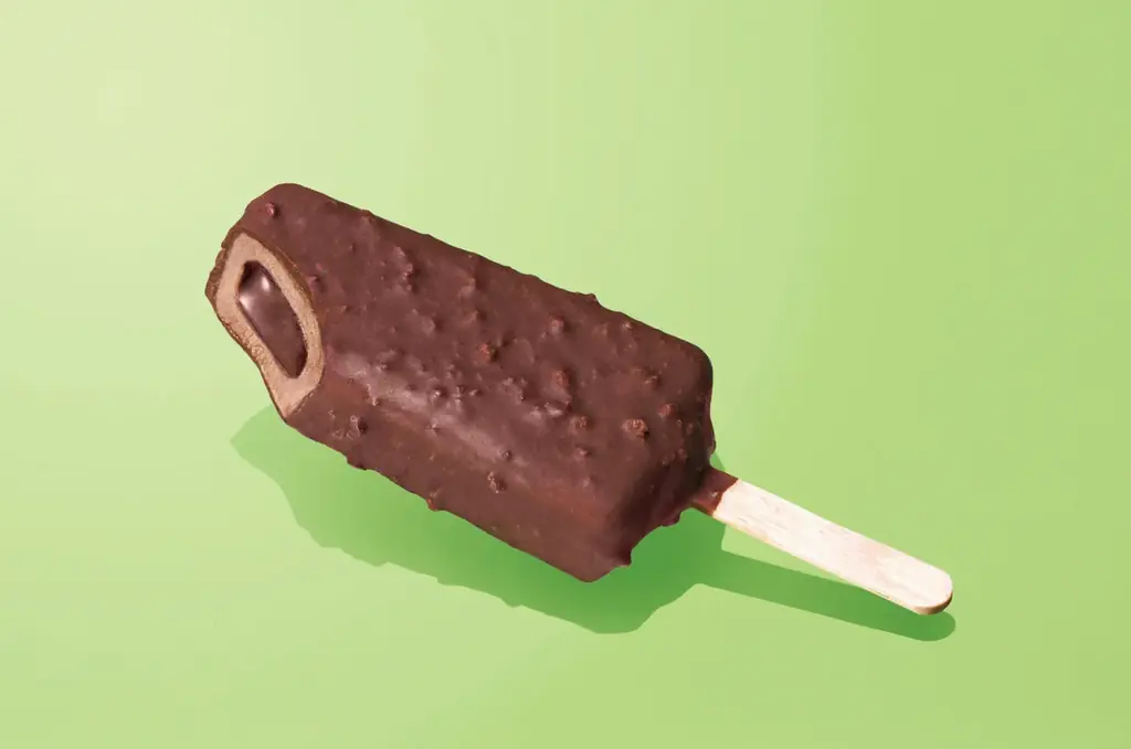 チョコスイーツに思わずうっとり…な リポーターの吉田鋼太郎さんにキャスターの八木莉可子さんがむすっと顔でツッコミ！？「ファミマがチョコだらけ！」新TVCMが10月28日（火）から放映開始 画像 21