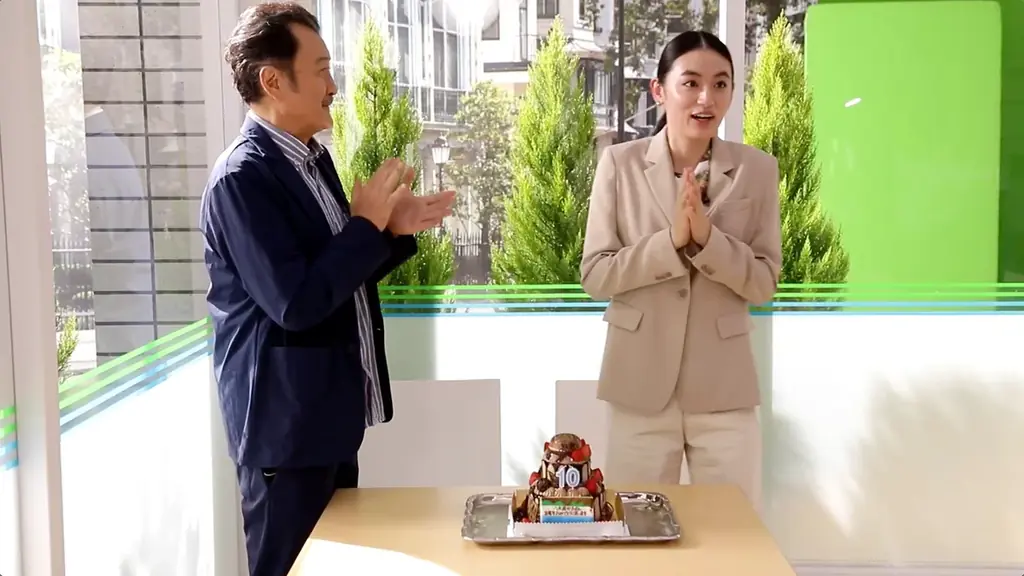 チョコスイーツに思わずうっとり…な リポーターの吉田鋼太郎さんにキャスターの八木莉可子さんがむすっと顔でツッコミ！？「ファミマがチョコだらけ！」新TVCMが10月28日（火）から放映開始 画像 9