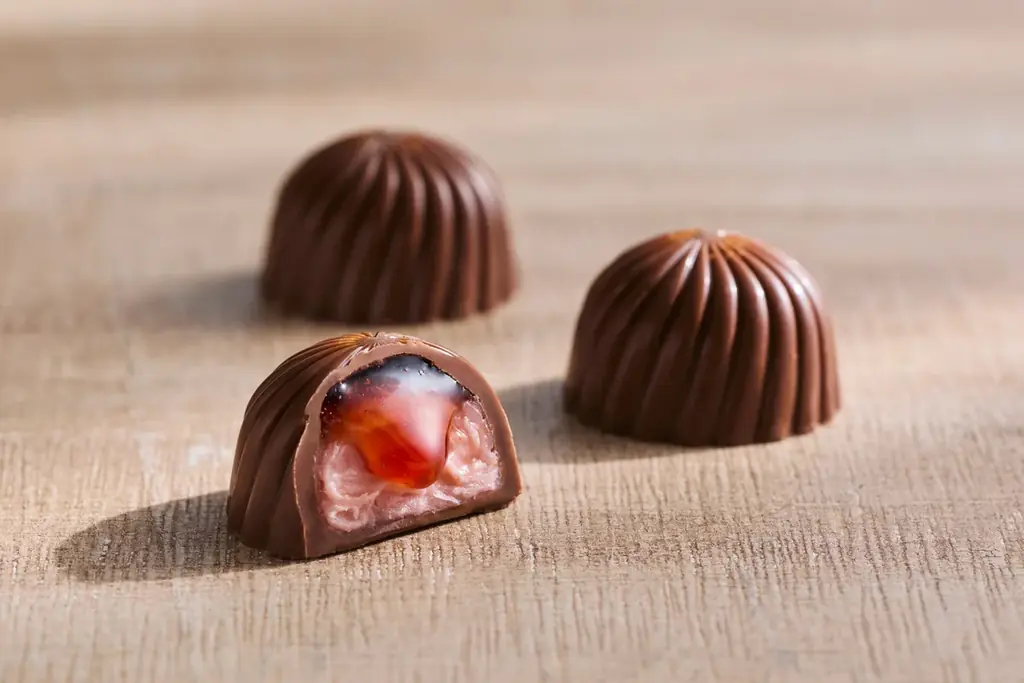 “手のひらサイズのとろけるご褒美”日常を優しく満たすとろりなめらかチョコレート メリーの新商品「ショコラトロリィ」 画像 2