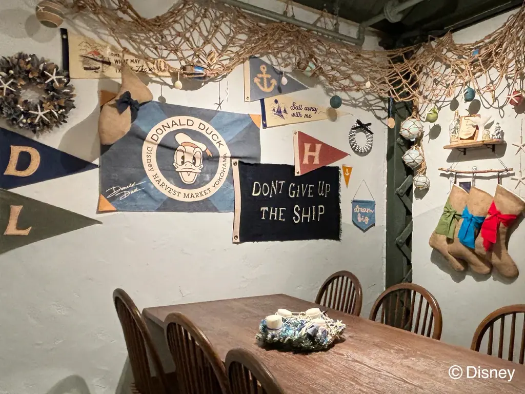【ディズニーの世界観で楽しむクリスマス】「Disney HARVEST MARKET」でキャラクター個室がクリスマス仕様に。クリスマス限定メニューも販売。 画像 4