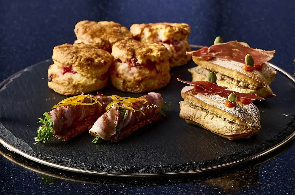 アロフト大阪堂島「クリスマス アフタヌーンティー」 2025年11月～12月限定開催 画像 2