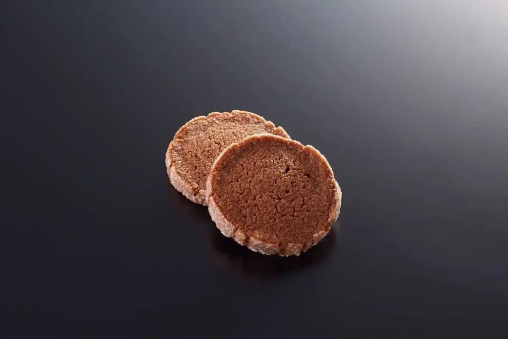 【明治記念館】“季節限定の人気商品「プレミアム・チョコレートクッキー」が再登場！”　カカオを贅沢に使った8種の味わいが詰まった特製チョコレートクッキー缶（税込/3,780円）を今秋も販売開始しました 画像 2