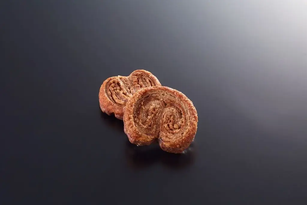 【明治記念館】“季節限定の人気商品「プレミアム・チョコレートクッキー」が再登場！”　カカオを贅沢に使った8種の味わいが詰まった特製チョコレートクッキー缶（税込/3,780円）を今秋も販売開始しました 画像 8