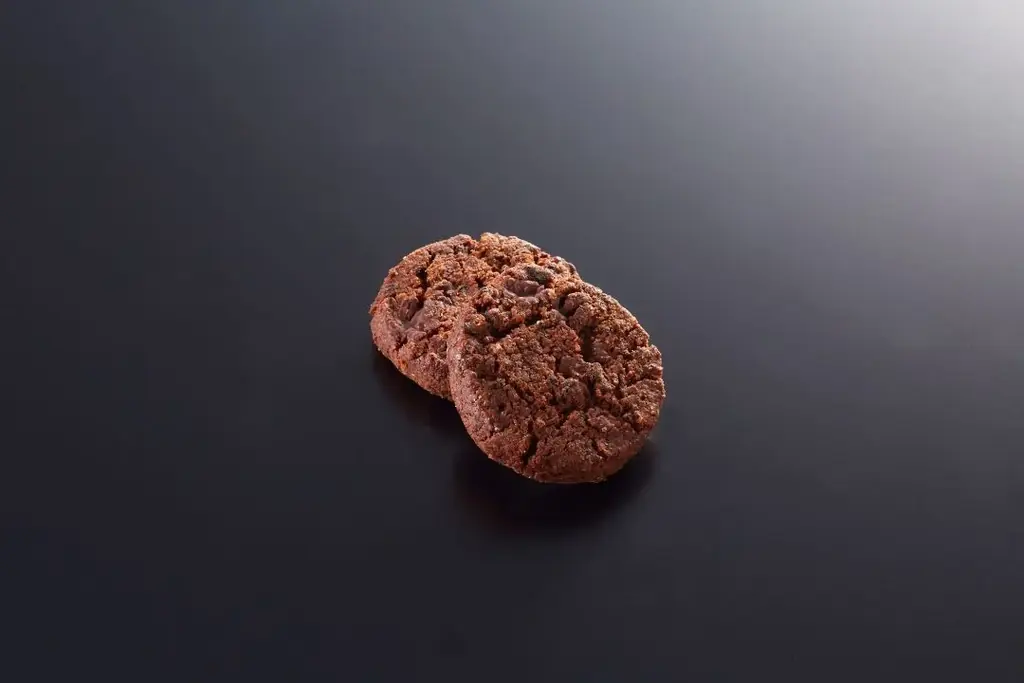 【明治記念館】“季節限定の人気商品「プレミアム・チョコレートクッキー」が再登場！”　カカオを贅沢に使った8種の味わいが詰まった特製チョコレートクッキー缶（税込/3,780円）を今秋も販売開始しました 画像 9