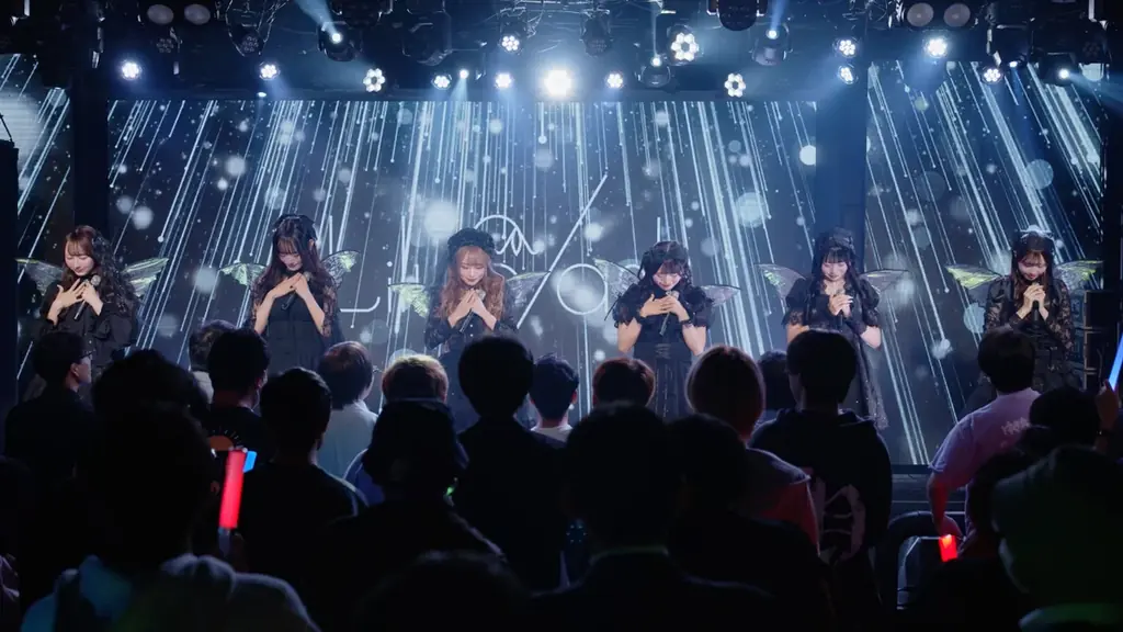 「LilyS/ash」が妖艶な「ブラックフェアリー」に大変身！熱狂のハロウィンライブレポートをお届け 画像 2