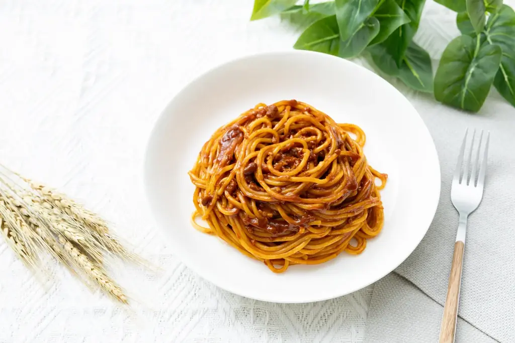 セブン-イレブンが冷凍パスタを刷新！ セブンプレミアム大盛り「ミートソース」と「ペペロンチーノ」を10月28日（火）より順次発売 画像 3