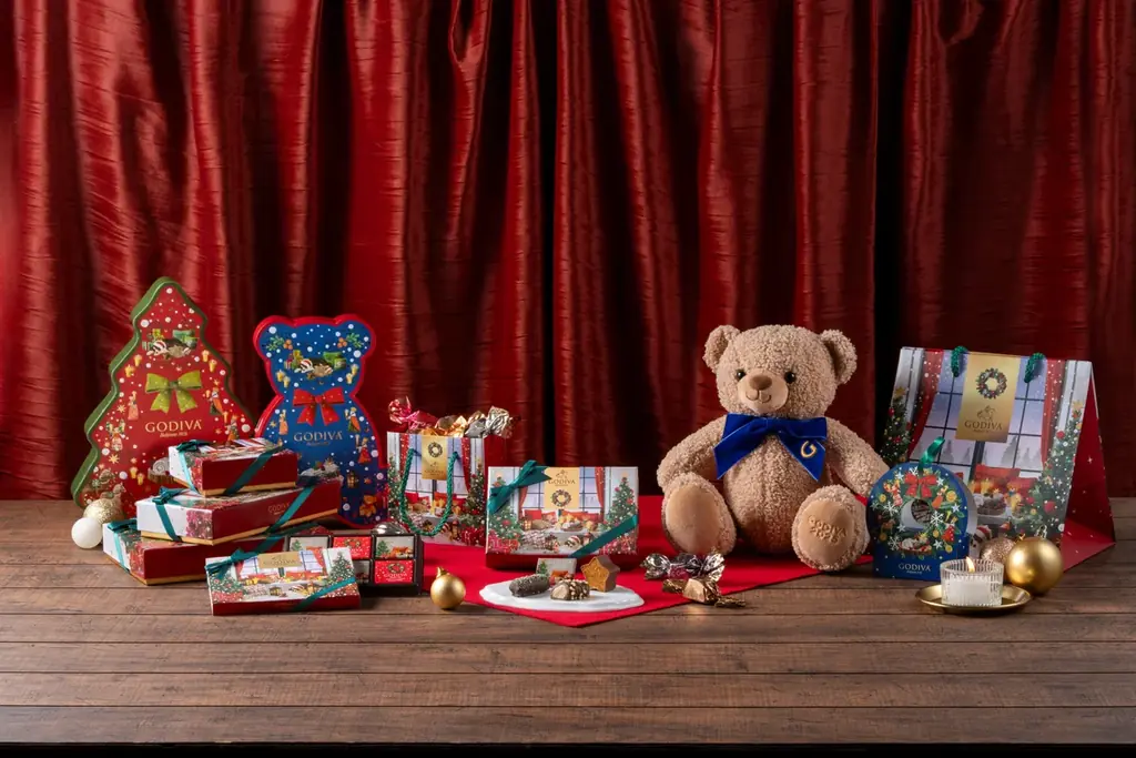 美しく洗練されたさまざまなブッシュ ド ノエルをチョコレートで表現！「ゴディバ ブッシュ ド ノエル コレクション」、ホリデーシーズン限定　焼き菓子全6種類登場 画像 1