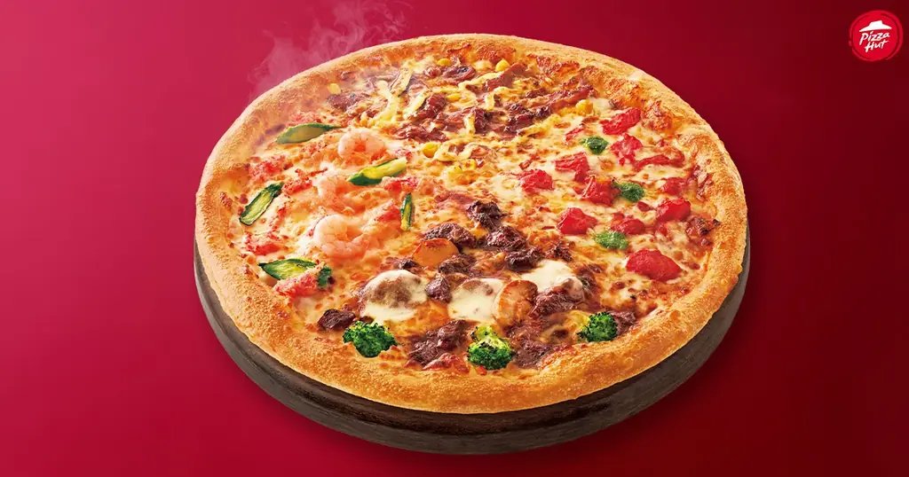 【2025年冬の新定番】ピザハットから今人気の“レトロ洋食”がお家で楽しめる、家族で囲むごちそうピザ「冬のプレミアム４」が期間限定発売！ 画像 5